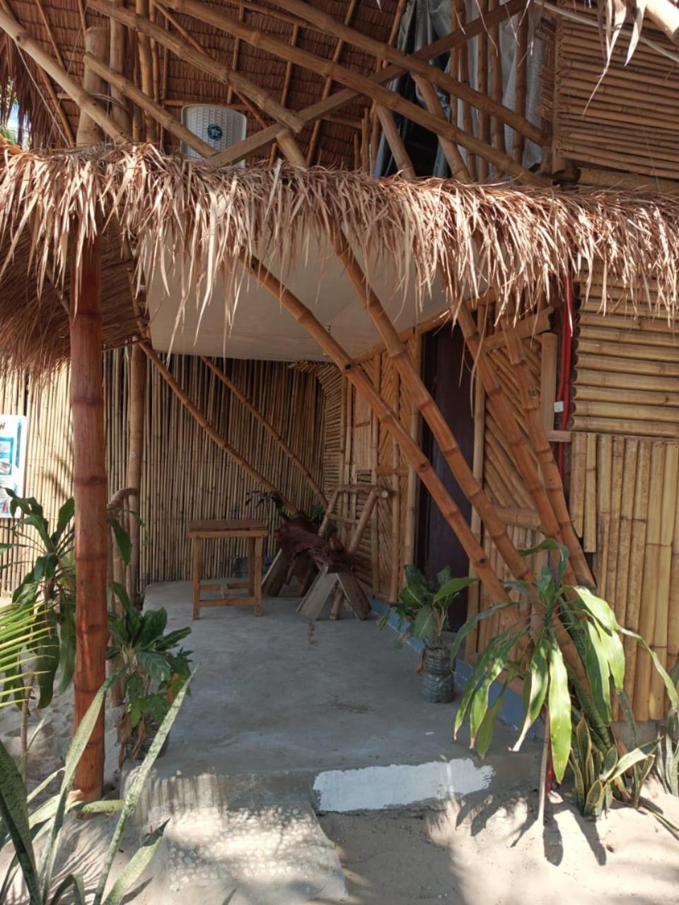 8 Star Paradise Locaroc